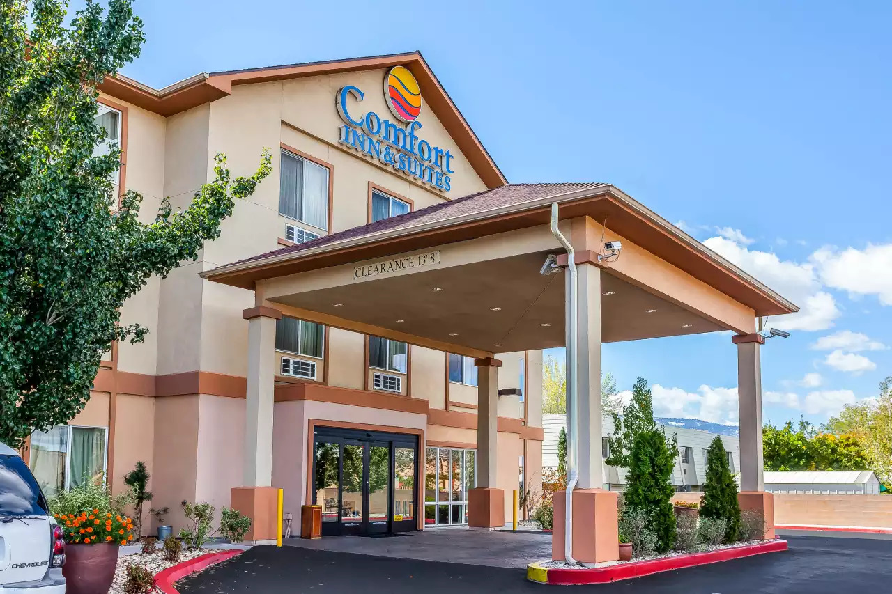 Comfort Inn & Suites Airport Convention Center